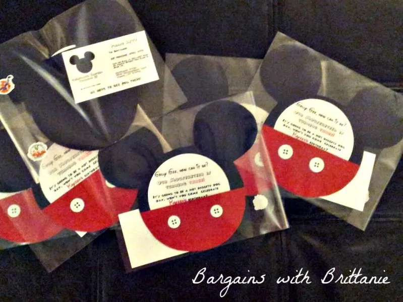 DIY Mickey Mouse Clubhouse Party Invitations #diy #mickey #mickeymouse #partyinvitations #mickeymouseparty