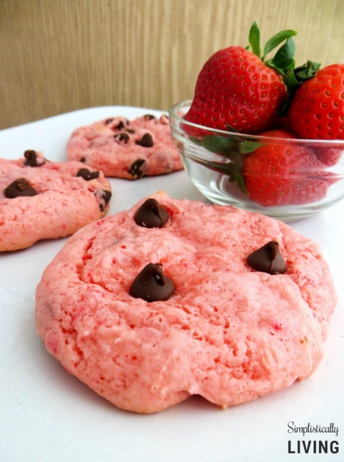 strawberry chocolate chip cookies