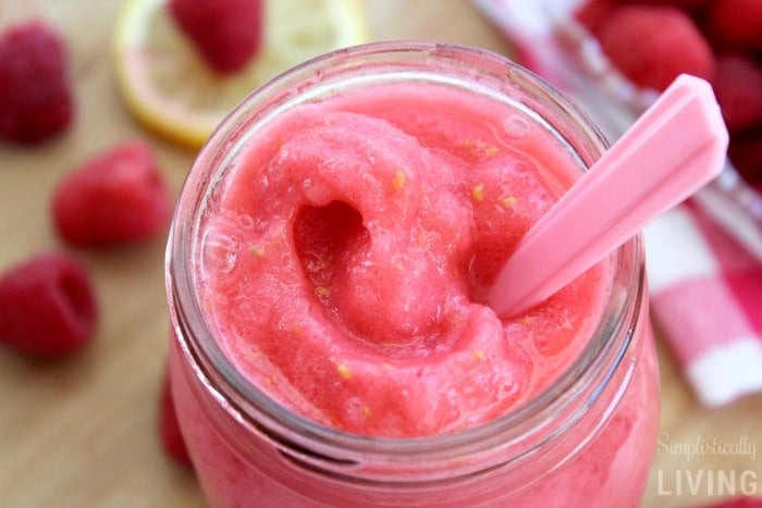 raspberry lemonade slushie featured