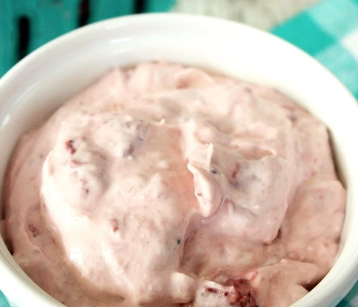strawberry yogurt dip featured