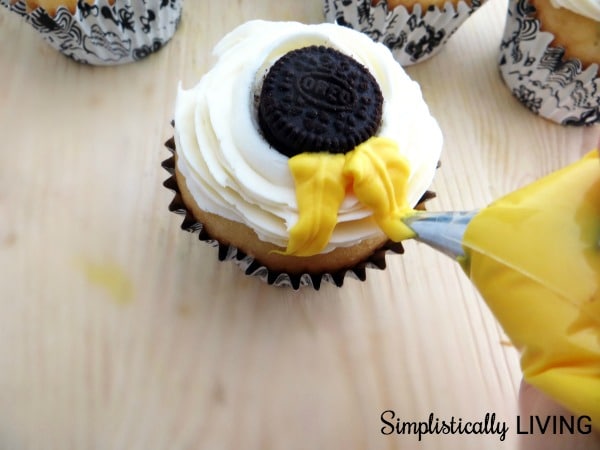 sunflower-cupcakes-inprocess2