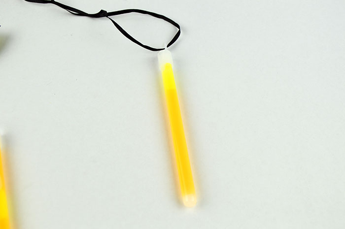 minion glow stick necklace step 1