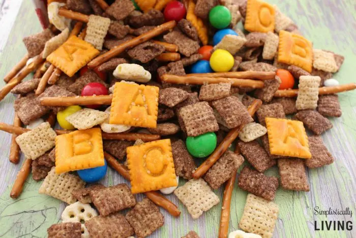 back to school trail mix featured