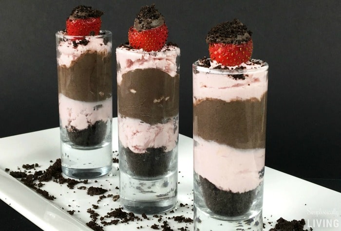 chocolate strawberry cheesecake shooters featured