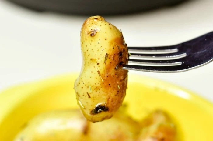 Instant Pot Roasted Fingerling Potatoes #instantpot #roastedpotatoes #potatoes #instantpotpotatoes