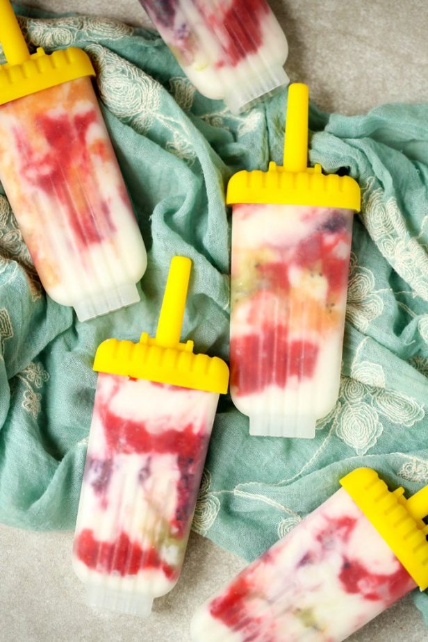 Greek Yogurt Fruit Popsicles #greek #yogurtpopsicles #frozentreat