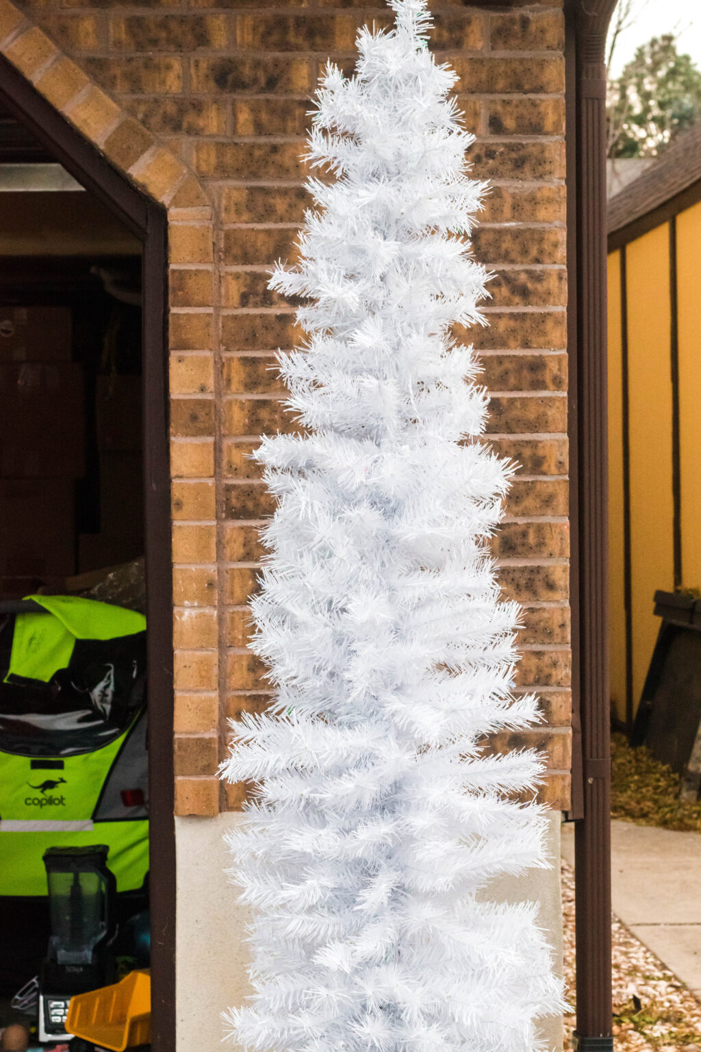 how to spray paint a christmas tree