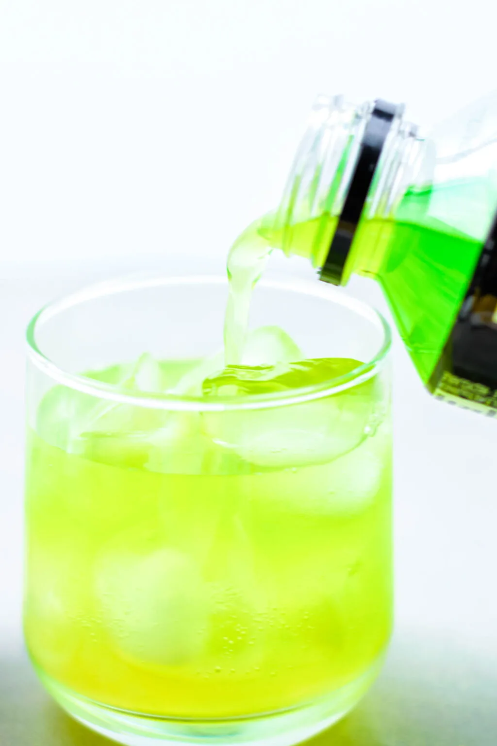 making green grinch drink