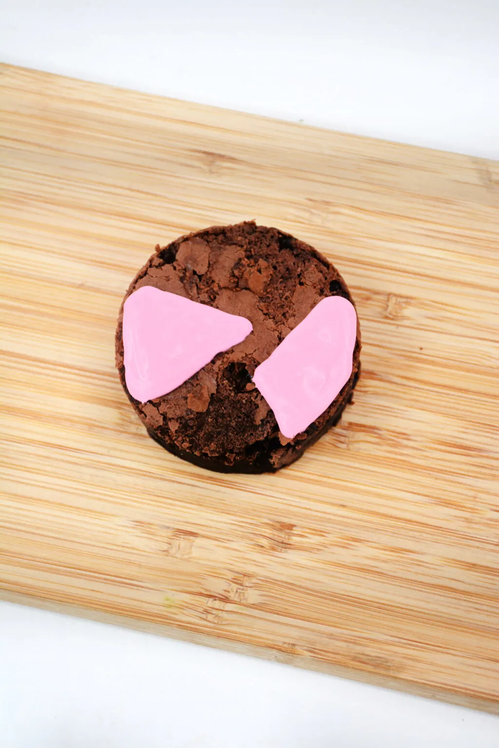 brownie circle with pink frosting