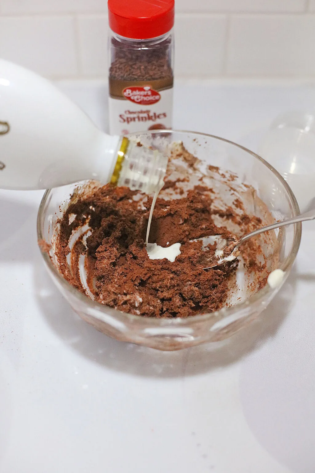 pouring rum chata on top of pudding mixture