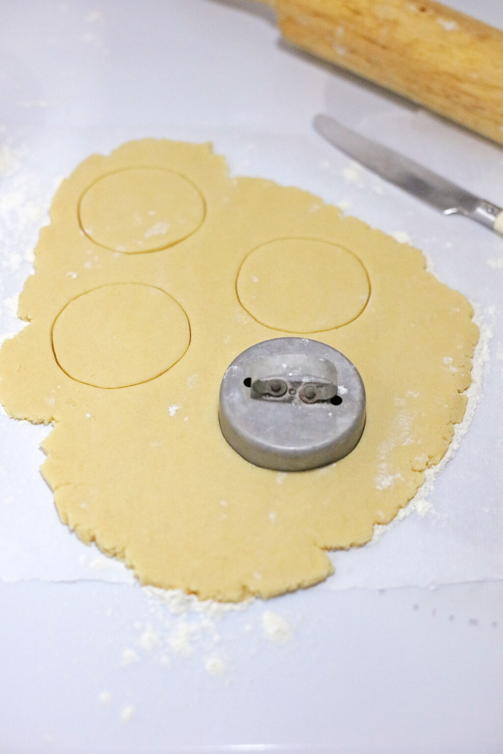 cookie cutter cutting out circle cookies
