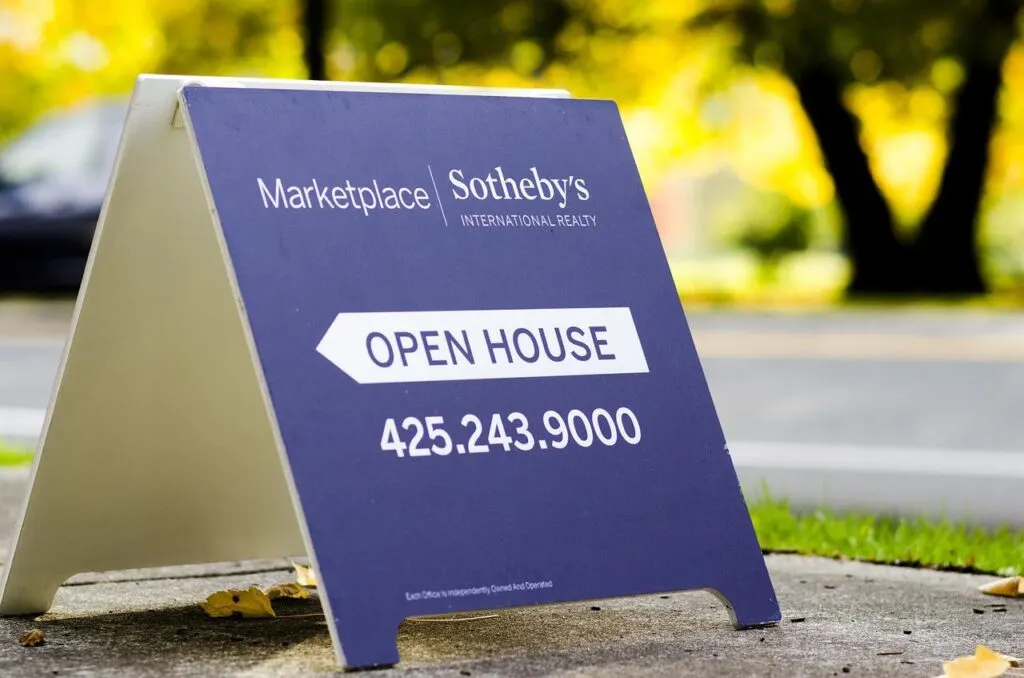 open house sign with numbers
