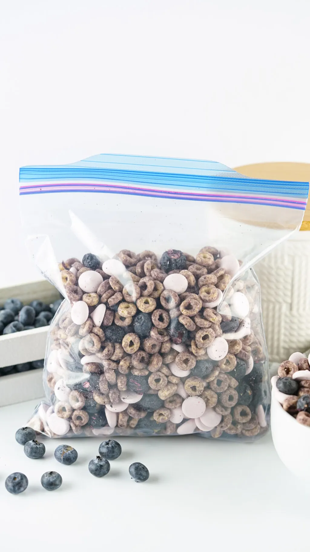 blueberry baby trail mix in baggie