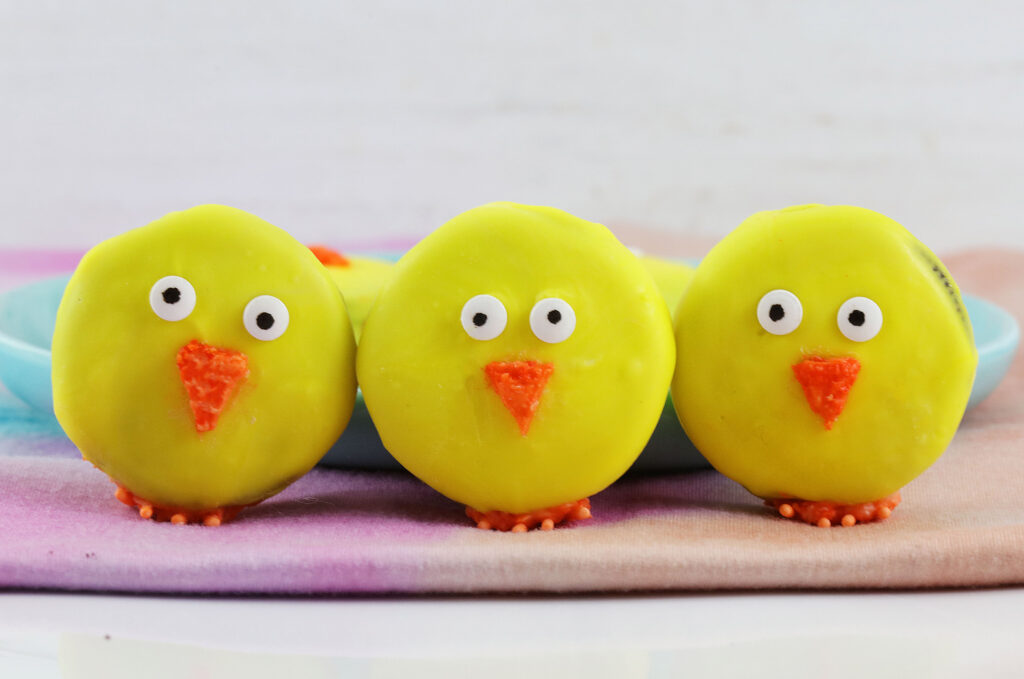 easter oreo chicks in a row