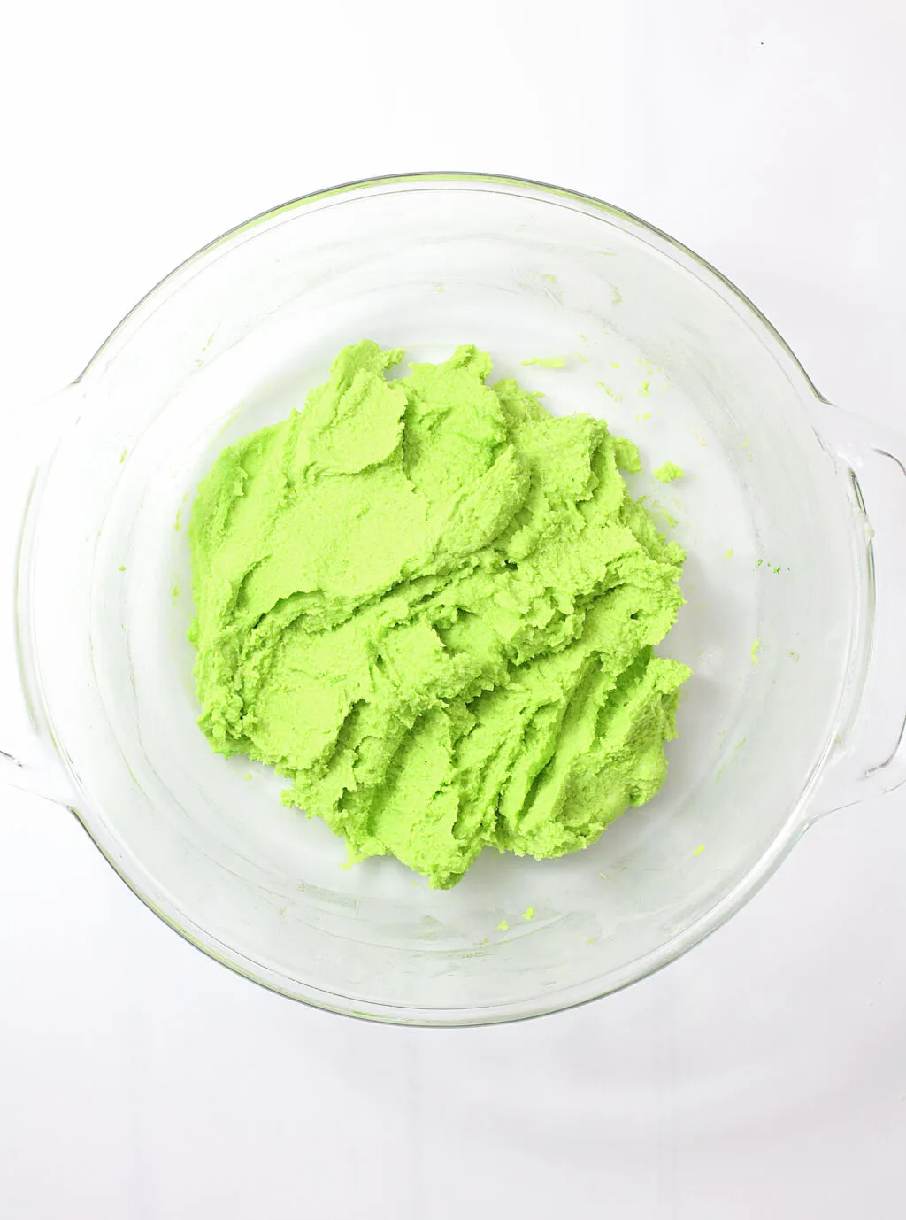 green food coloring in cookie dough to make green cookie dough
