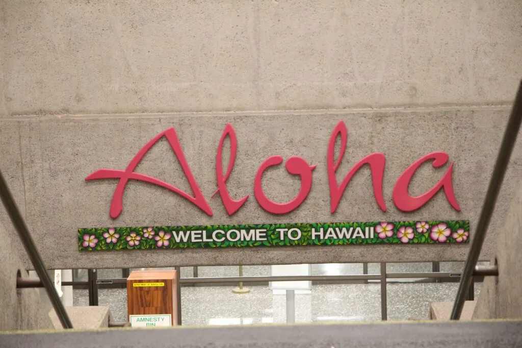aloha sign at hawaii airport